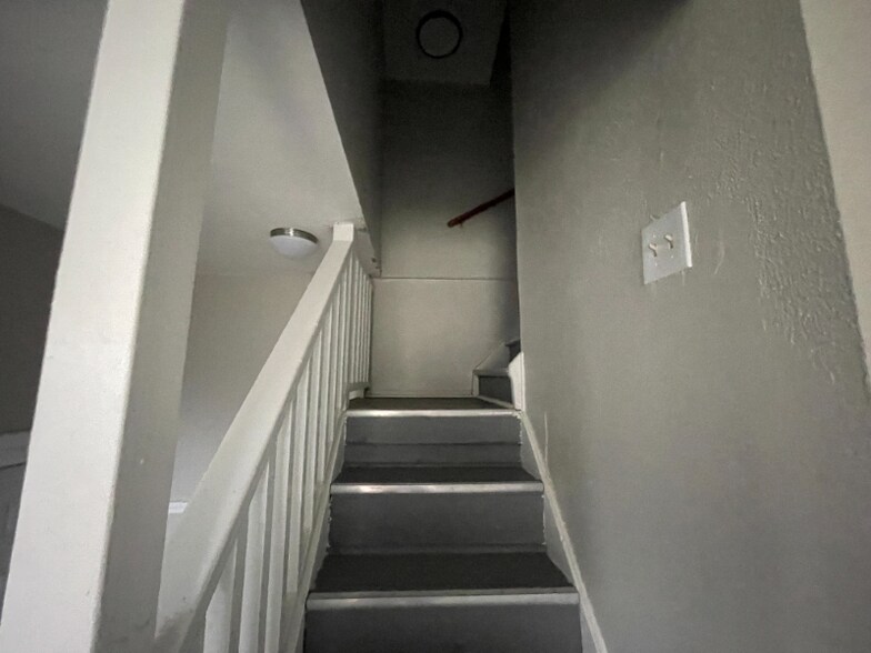 Building Photo - 1322 Brownell Ave