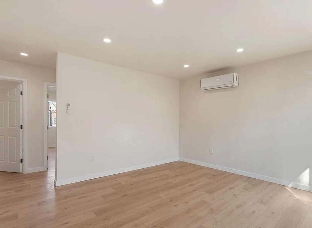 Building Photo - 5166 S Manhattan Pl