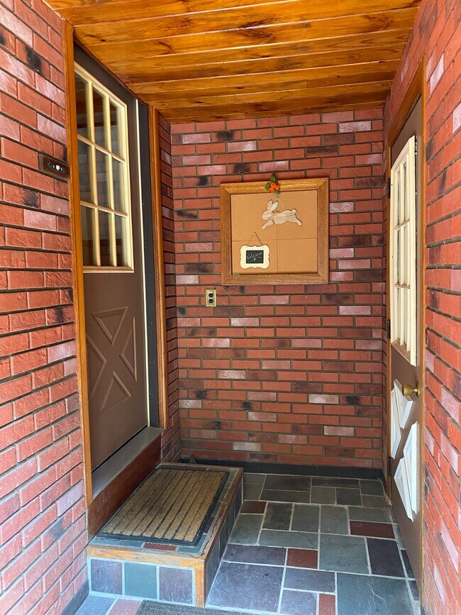 Building Photo - 104 Underwood Rd