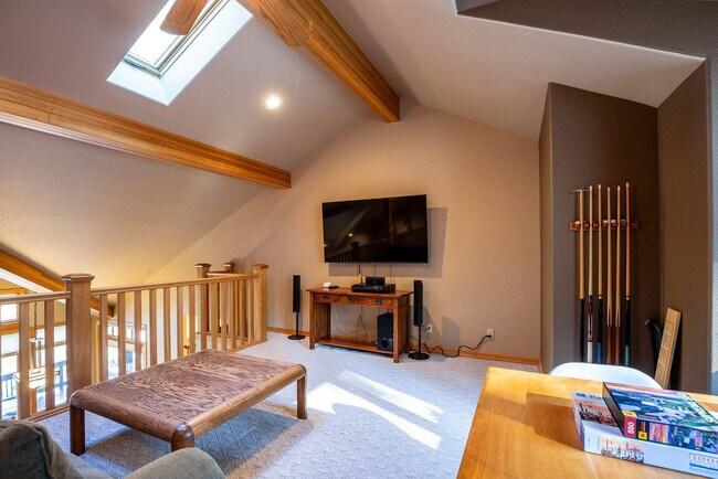 Building Photo - 17028 Cooper Dr