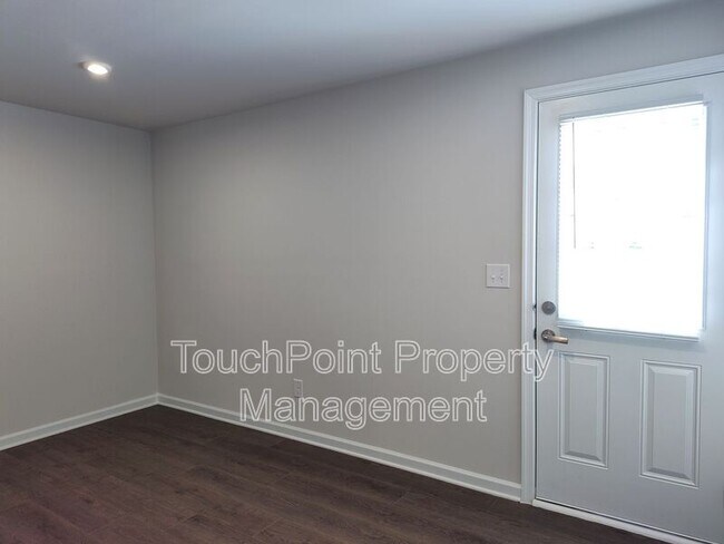 Building Photo - 5850 Granbury Dr