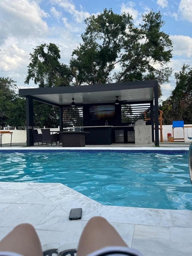 Building Photo - 2359 Kings Crest Rd