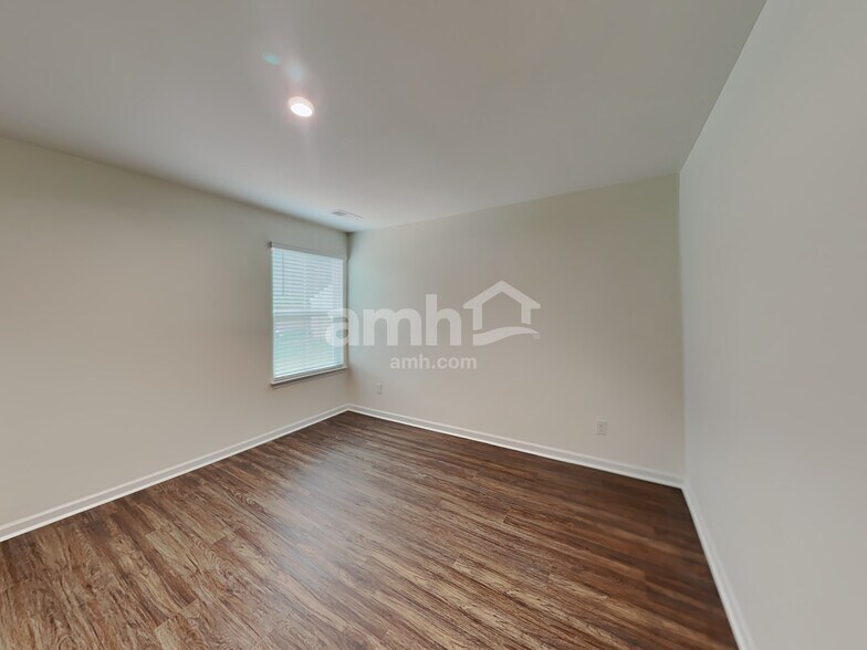 Building Photo - 661 Hamilton Park Dr