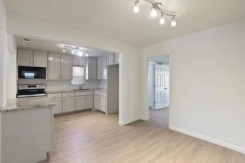 Building Photo - 7115 Parkdale Dr