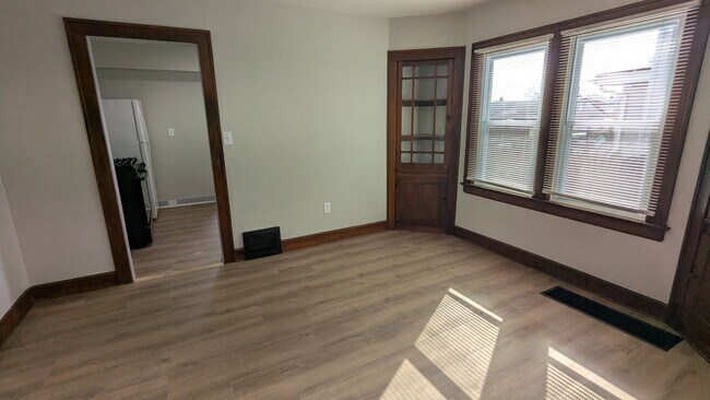 Building Photo - Charming 3 bedroom/1 bath home in the heart of Akron!