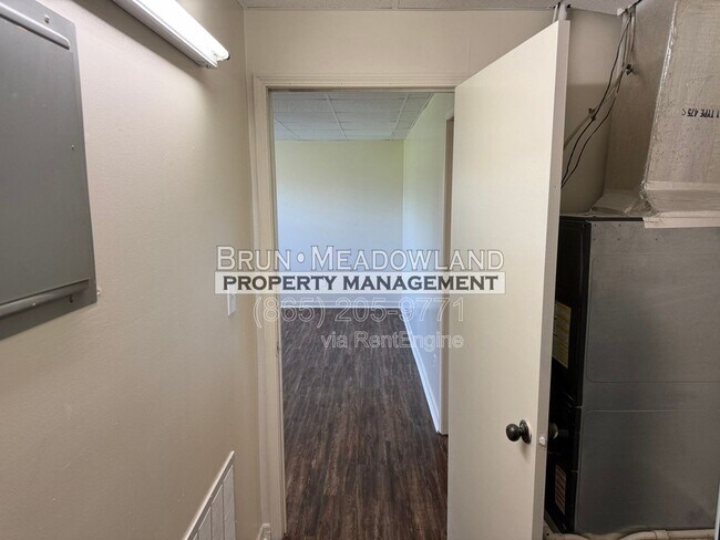 Building Photo - 1921 Meadowland Ln