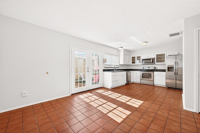 Building Photo - 11677 Village Pl Dr