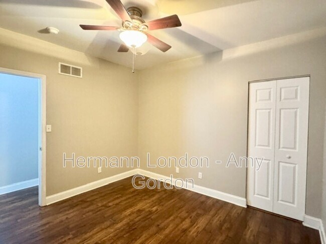 Building Photo - 2145 Victor St