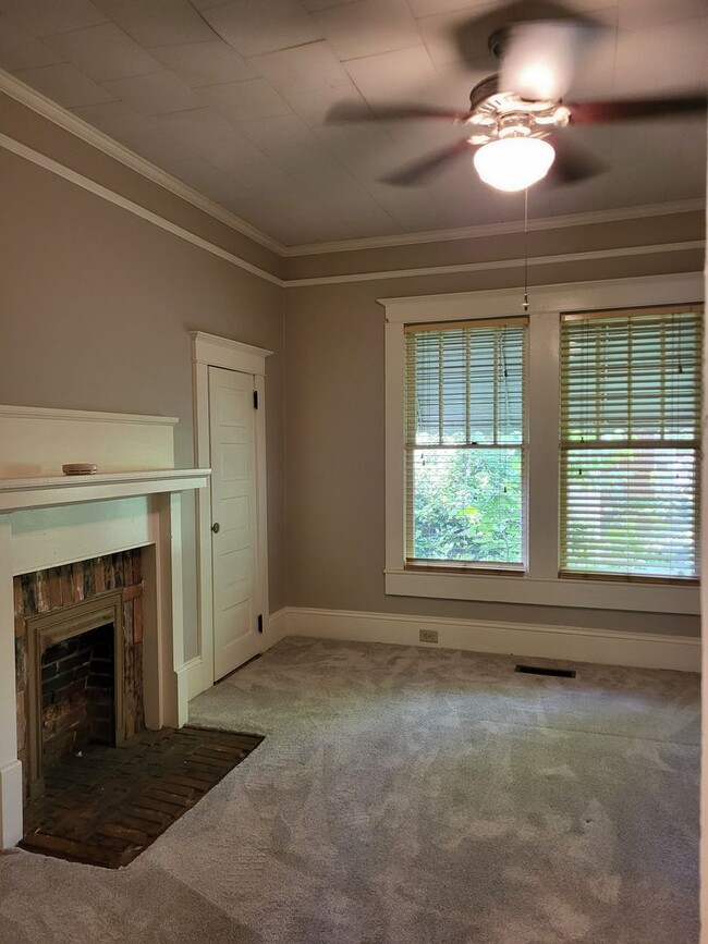 Building Photo - 1920s house in Mooresville