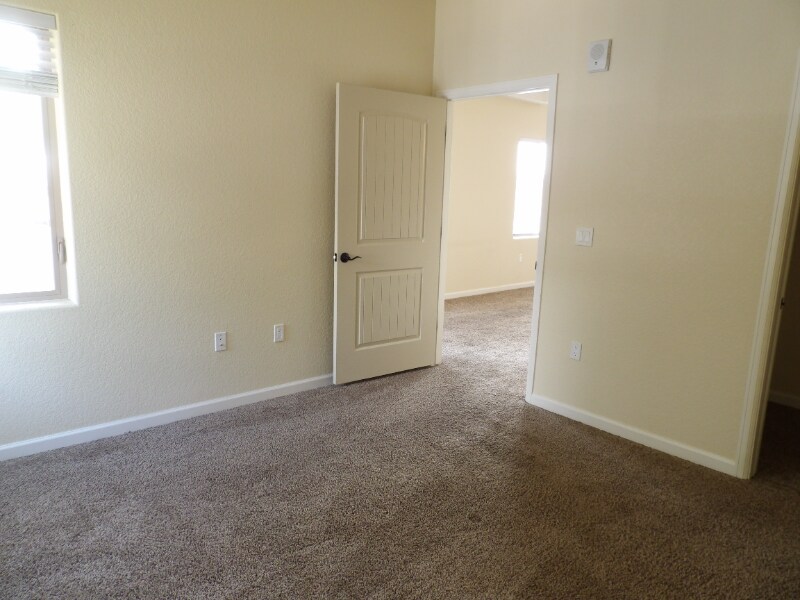 Building Photo - 430 W Pikes Peak Ave