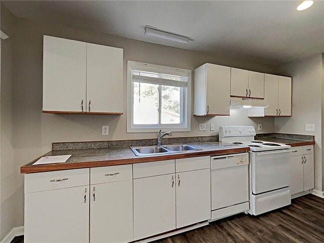 Building Photo - 5779 Hillside Dr NW