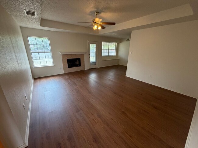 Building Photo - 1013 Shadybrook Ln