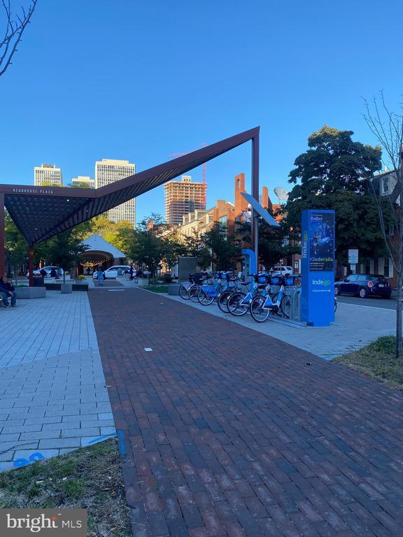Building Photo - 200 Lombard St