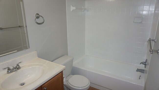 Building Photo - One Bed - One Bath - Water Front - Second Floor