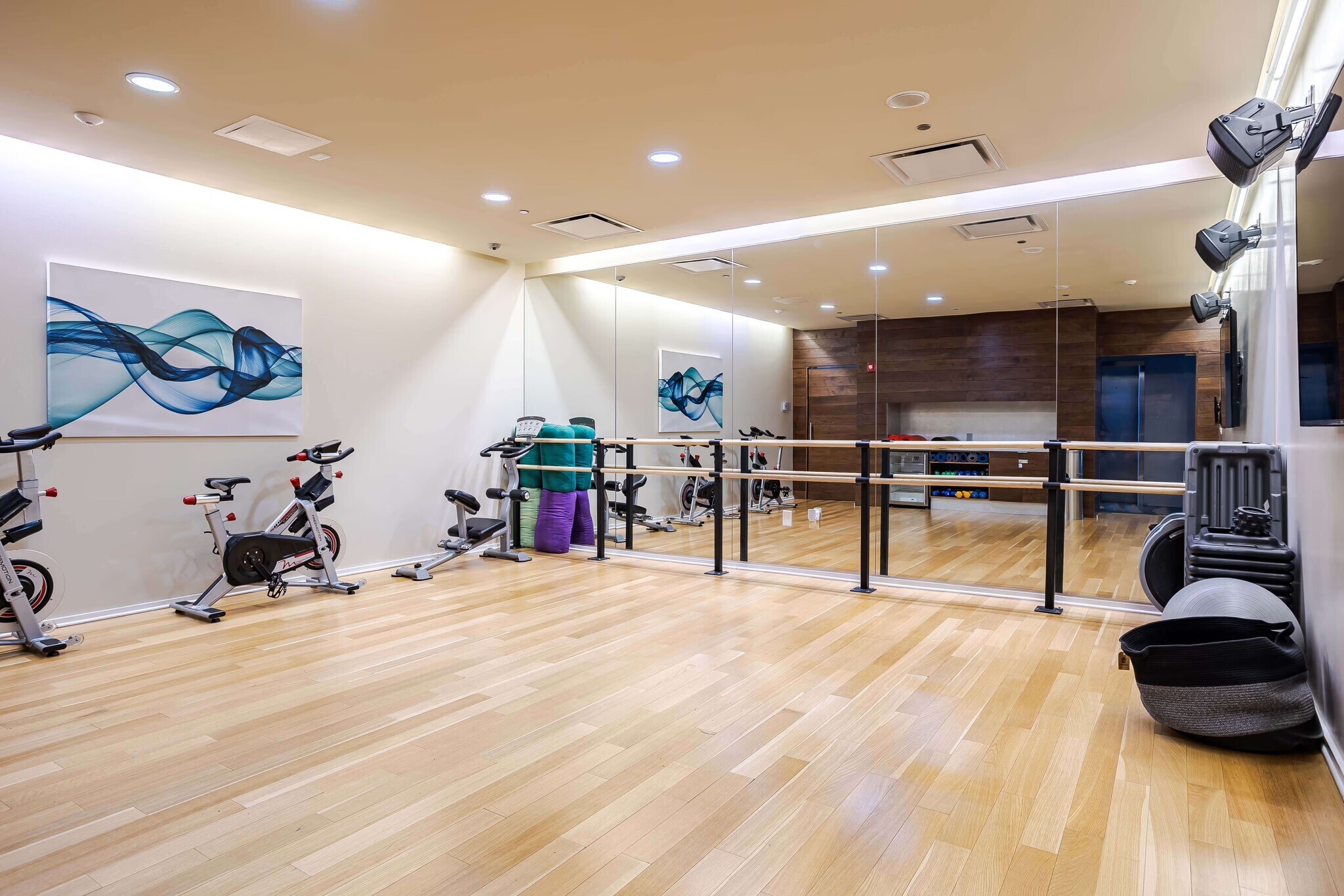 Building Photo - 619 W Randolph St