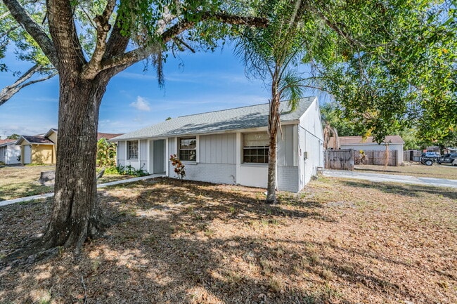 Building Photo - 16001 Saddlestring Dr