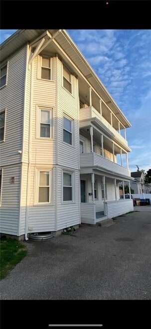 Building Photo - 14 Sabra St