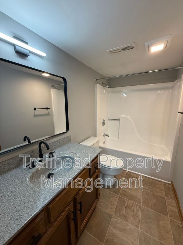 Building Photo - 3409 NW Duncan Rd