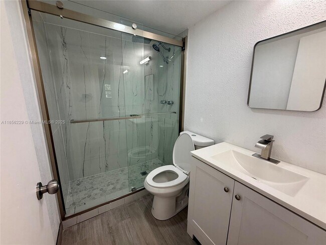 Building Photo - 8735 Ramblewood Dr