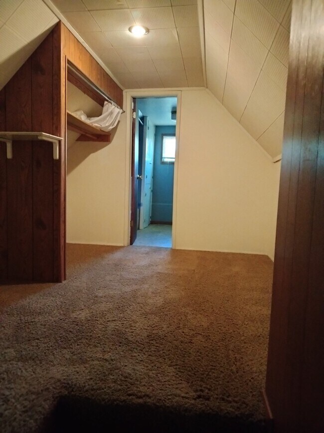 upstairs hallway - 415 S 5th Ave