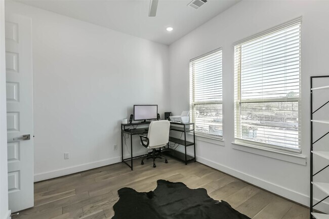 Building Photo - 308 Queen Sude Ln