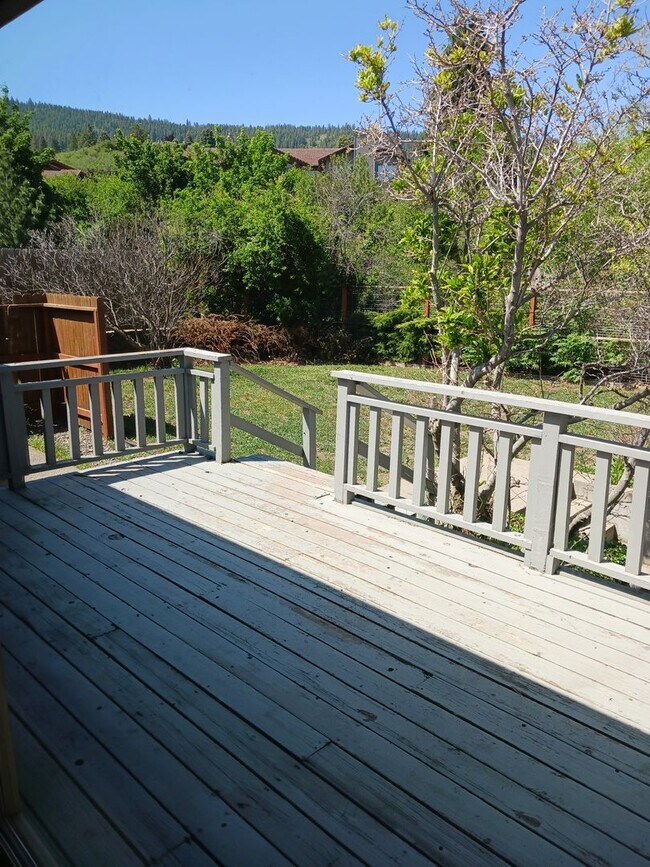 Building Photo - 708 Highland Dr