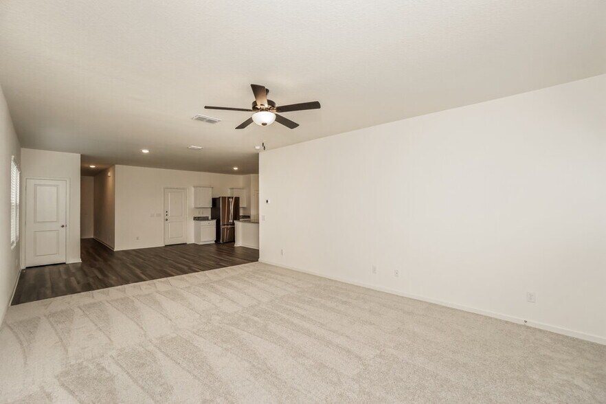 Building Photo - 5549 Bluebell Mdw