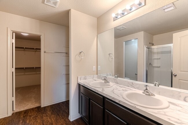 Building Photo - 2007 Naplechase Crest Dr