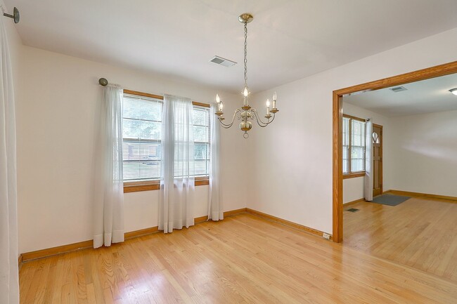 Building Photo - Single Family Home in Park Circle!