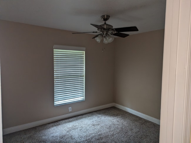 Building Photo - 1043 Weaver Dr