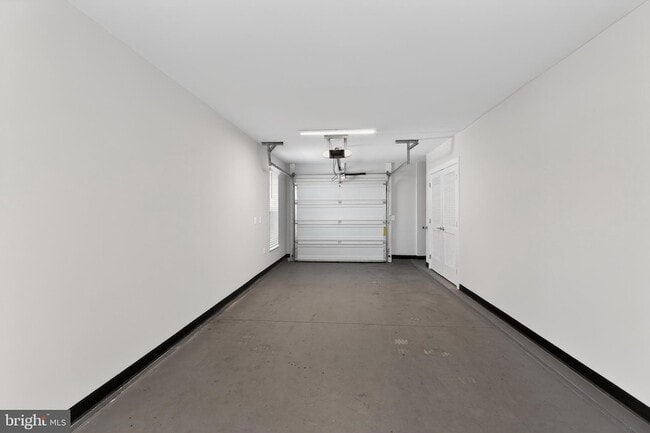 Building Photo - 5851 Columbia Pike
