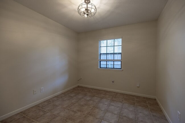 Building Photo - Newly Remodeled Fairhope Cottage Near Downtown!