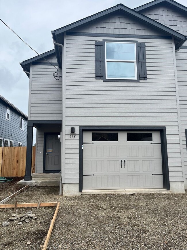 Building Photo - 975 W 27th Ave