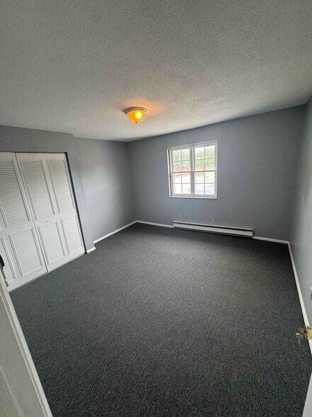 Building Photo - 12 -12A Hartford Tpke