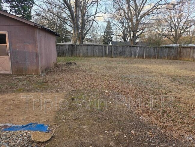 Building Photo - 608 W Martin St