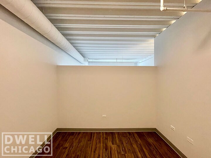 Building Photo - 951 W Dakin St
