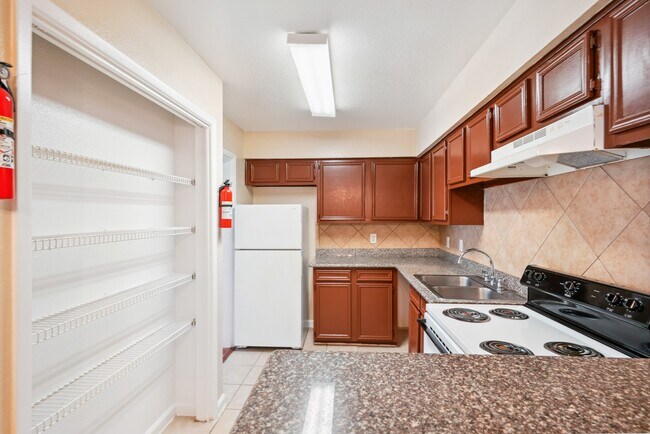 Primary Photo - 12770 Rodeo Square Dr