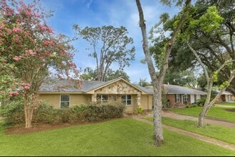 Building Photo - 5209 De Milo Dr