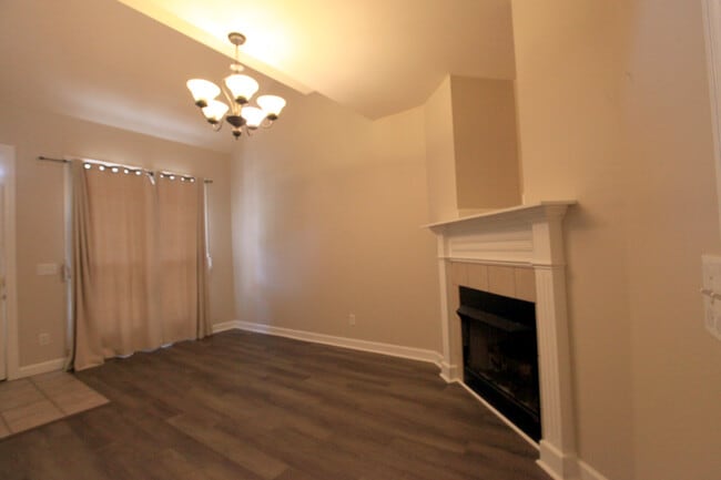 Building Photo - 2207 Stanford Ct