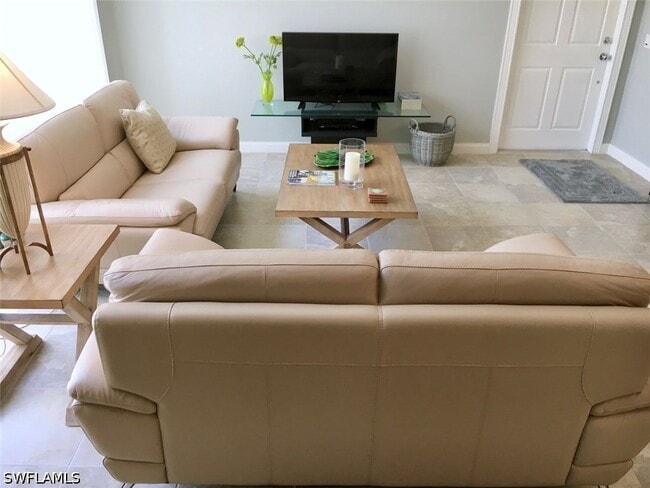 Building Photo - 8047 Sorrento Ln