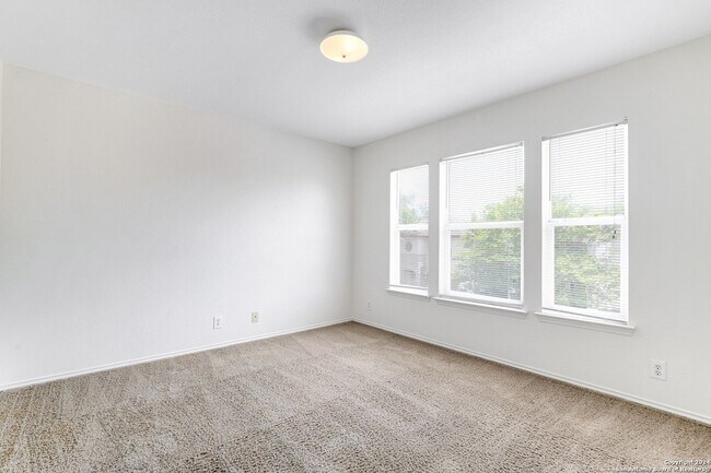 Building Photo - 10106 Amber Flora Dr