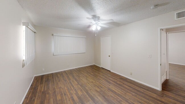 Building Photo - Spacious 4 bedroom 2.5  Bath Calimesa Home!