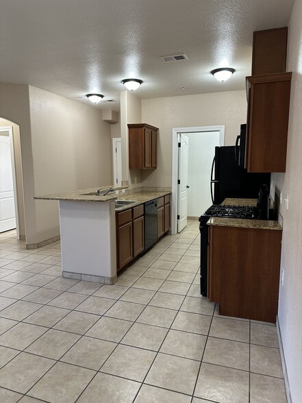 Building Photo - 6325 Reynolds Dr