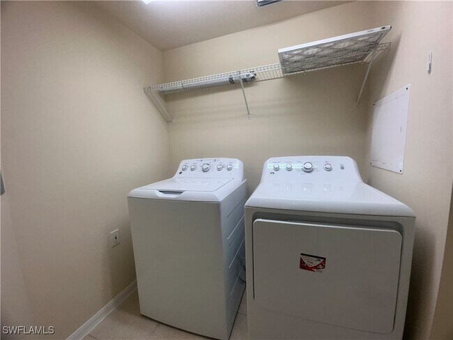 Building Photo - 1320 Charleston Square Dr