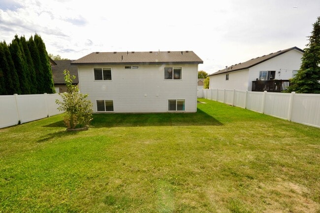 Building Photo - 7682 N Joanna Dr