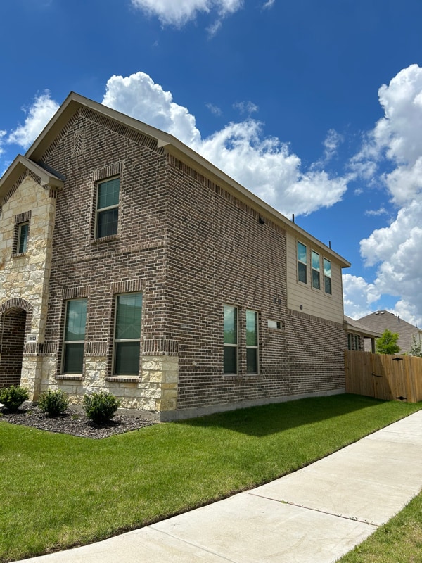 Building Photo - 9933 Diamondhead Dr