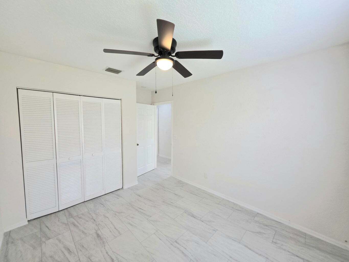 Building Photo - 569 E Ridge Cir N