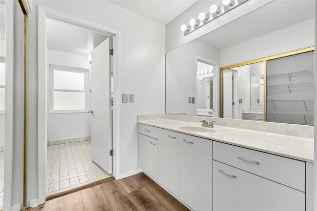 Building Photo - 846 Glades Ct