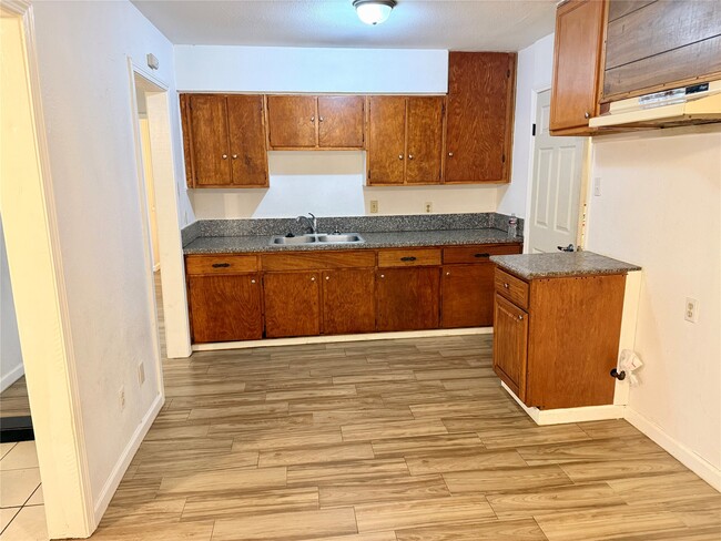 Building Photo - 10618 Leitrim Way