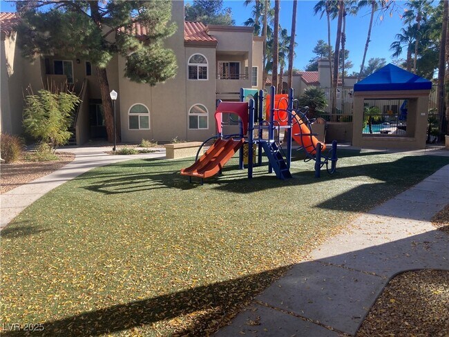 Building Photo - 3145 E Flamingo Rd